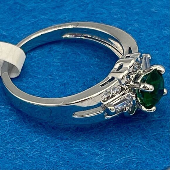 May Birthstone Faux Round Green Emerald Rhinestone Mini Cluster Silver Tone Ring - Picture 9 of 12